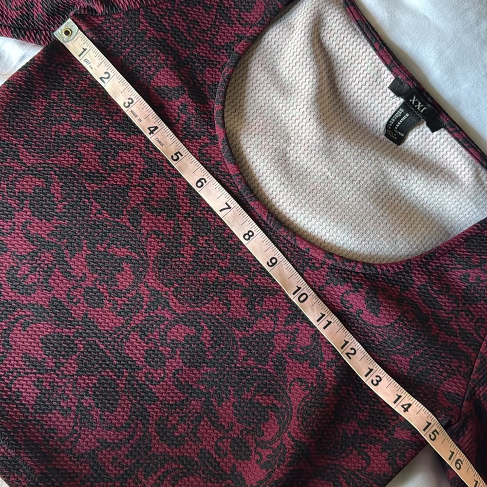 XXI Forever 21 Elegant Black and Red/ Burgundy Waffle Textured Crop Top NWOT - Picture 7 of 14